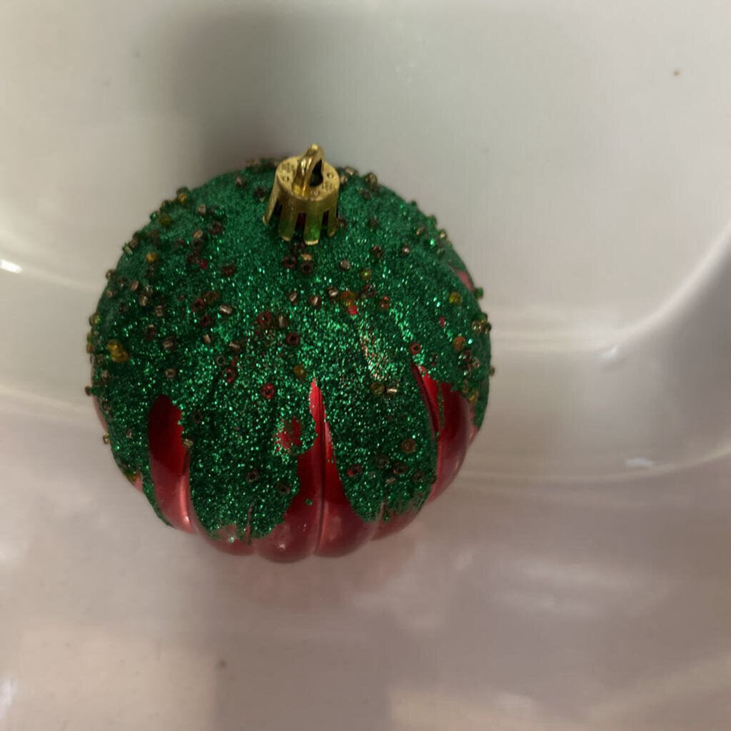 GLITTER TOMATO ORNAMENT