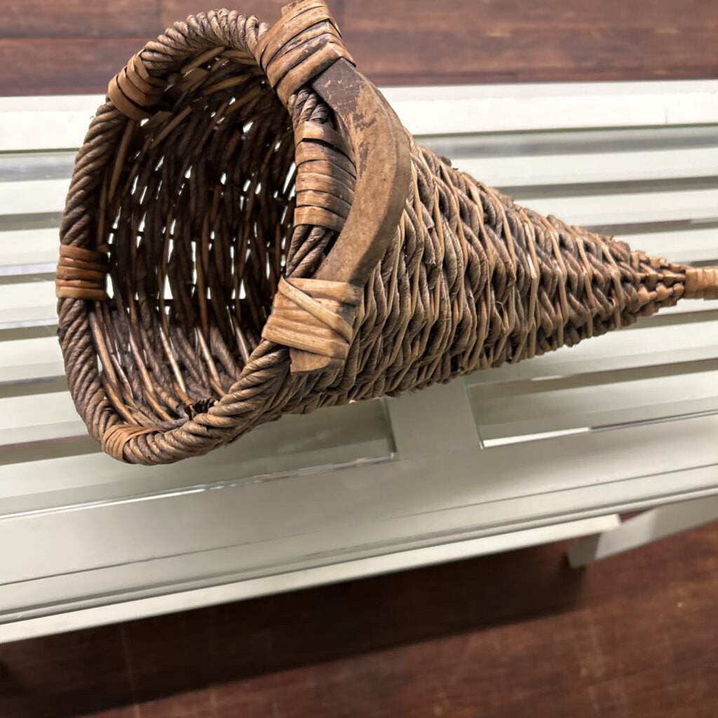 RUSTIC WOVEN CORNUCOPIA BASKET WITH HANDLE