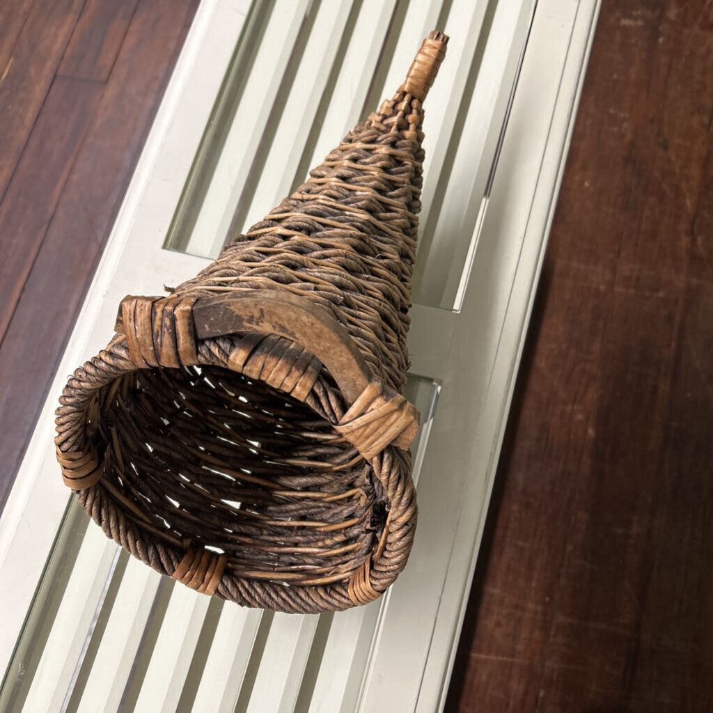 RUSTIC WOVEN CORNUCOPIA BASKET WITH HANDLE