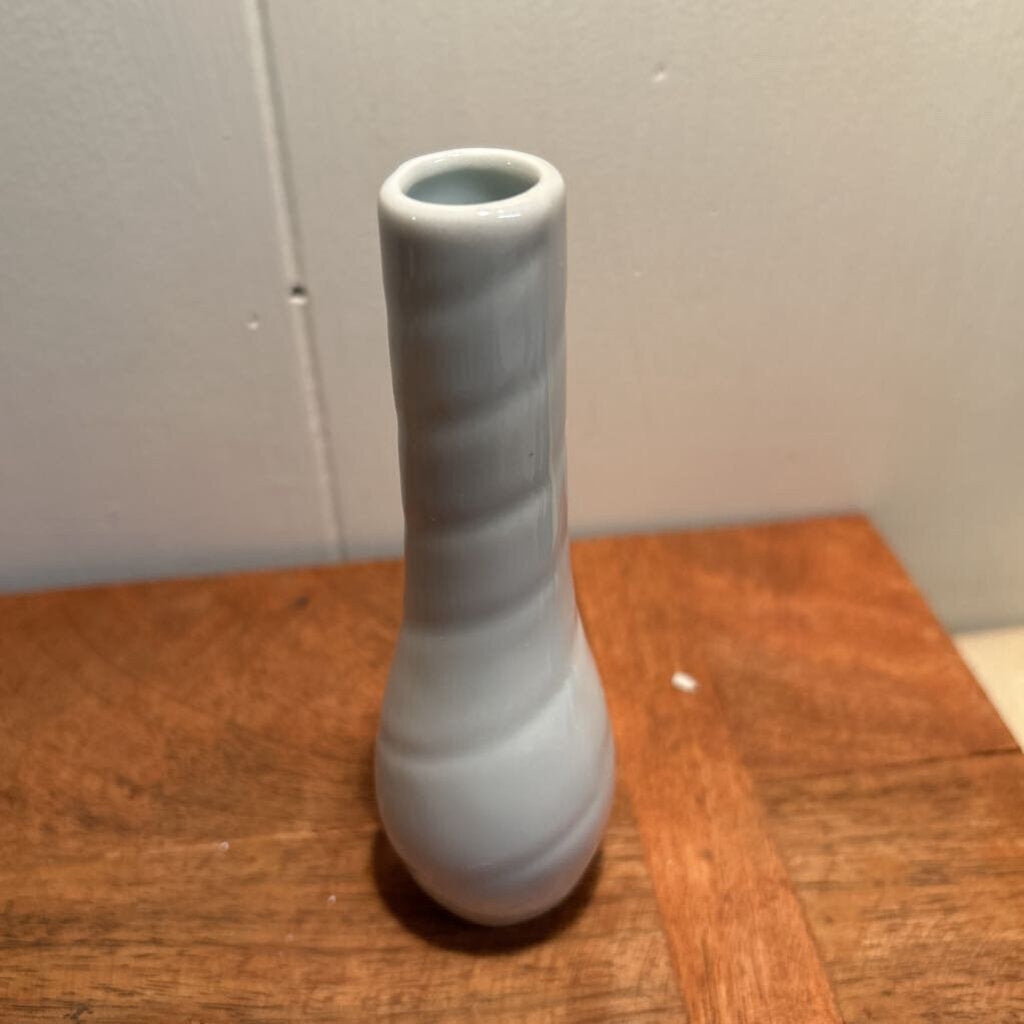 MINI WHITE BUD VASE