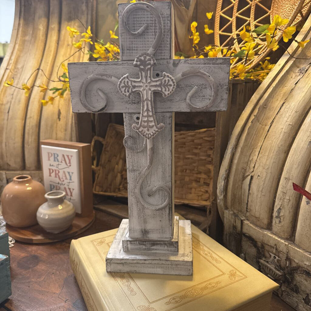 LRG WHITE WOODEN CROSS
