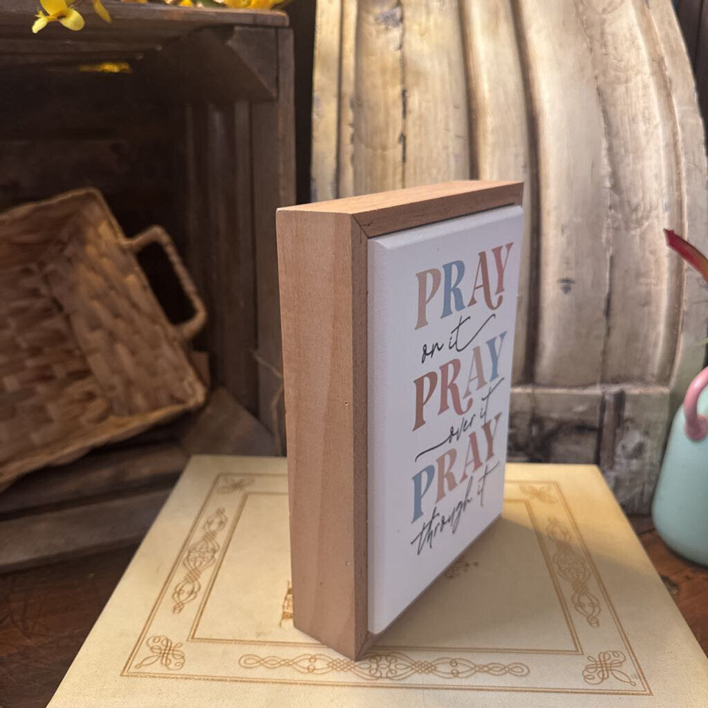 PRAY SIGN WOODEN FRAME