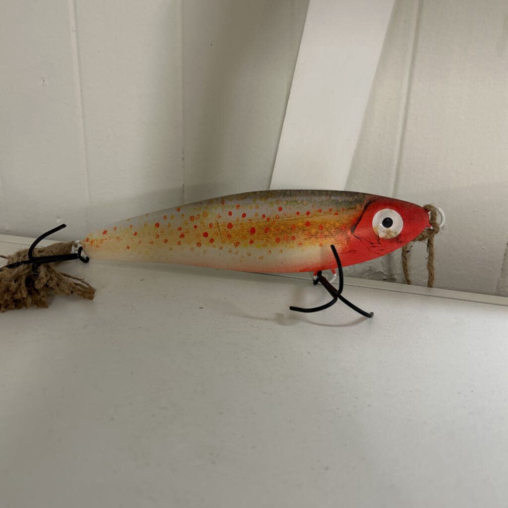 GREEN/RED/CREAM METAL FISH