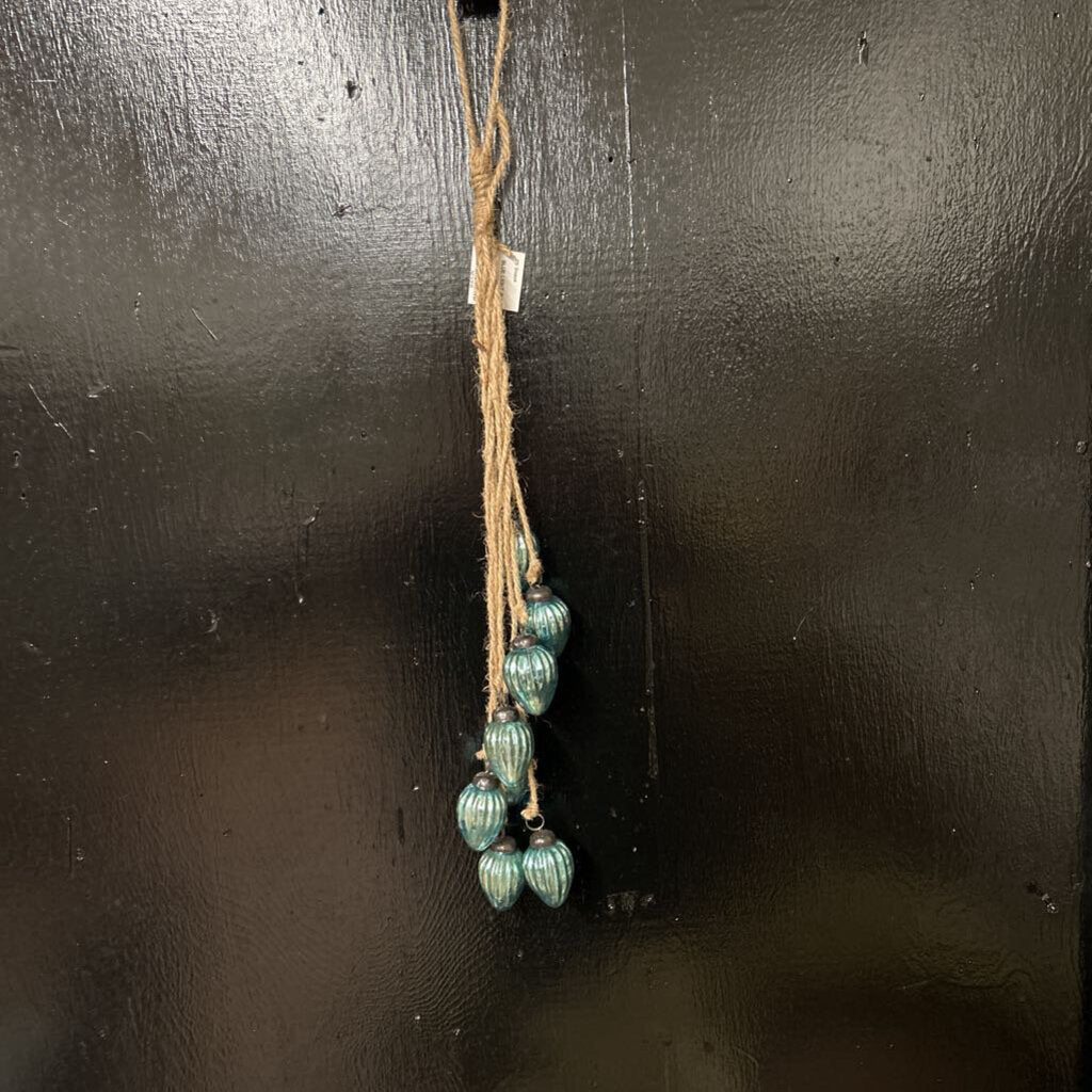 BLUE LIGHT BULB GARLAND