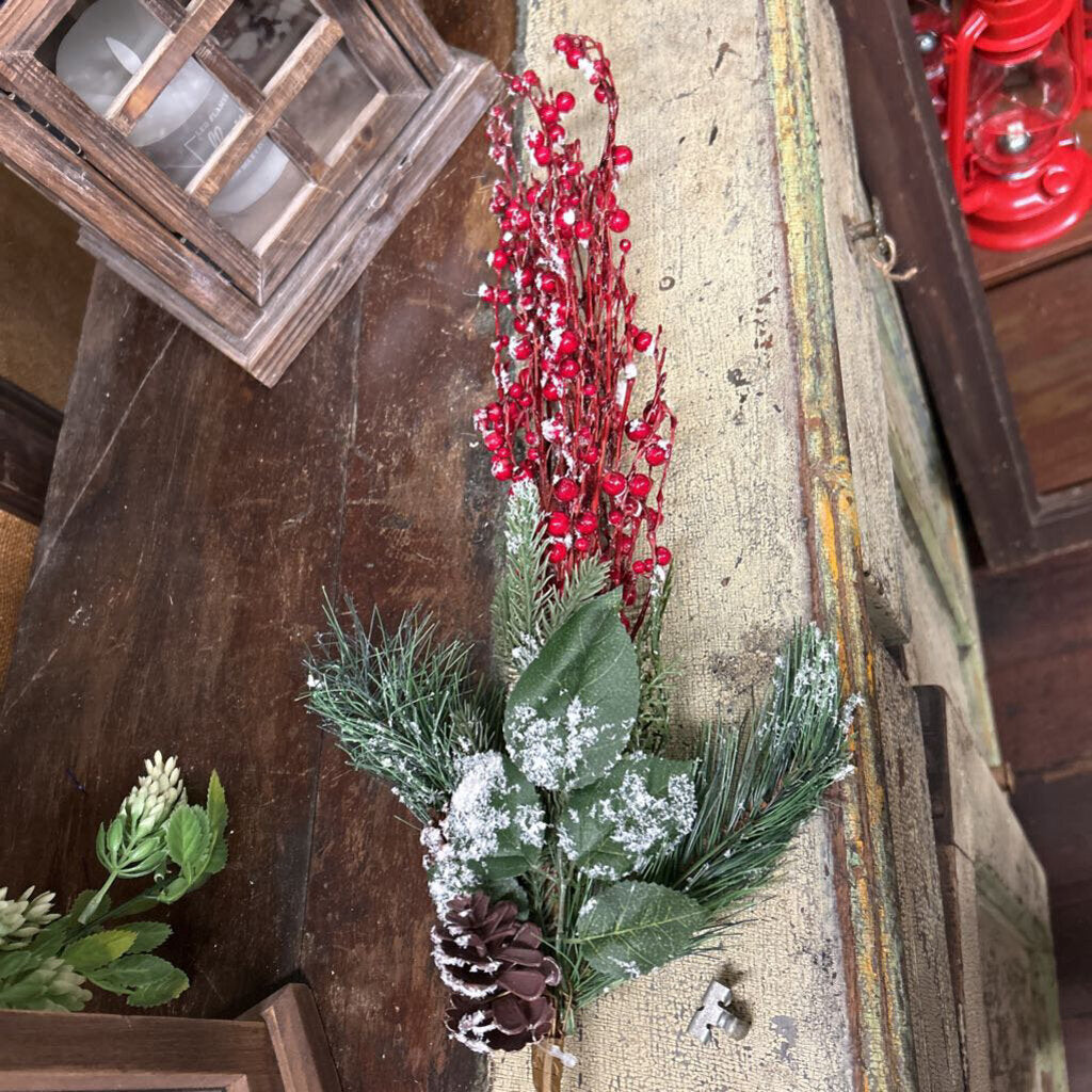 RED BERRY/EVERGREEN SPRAY
