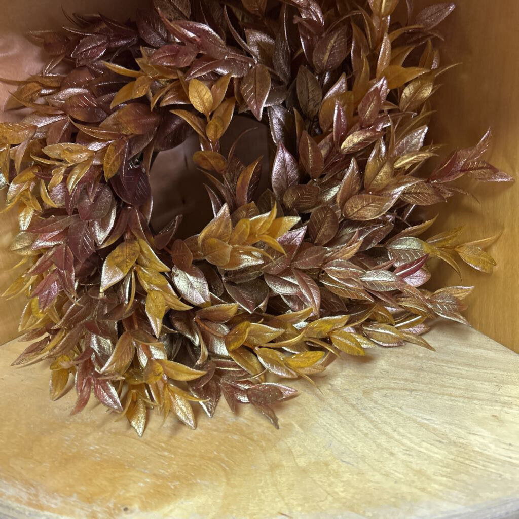 RUSCUS WREATH 10"