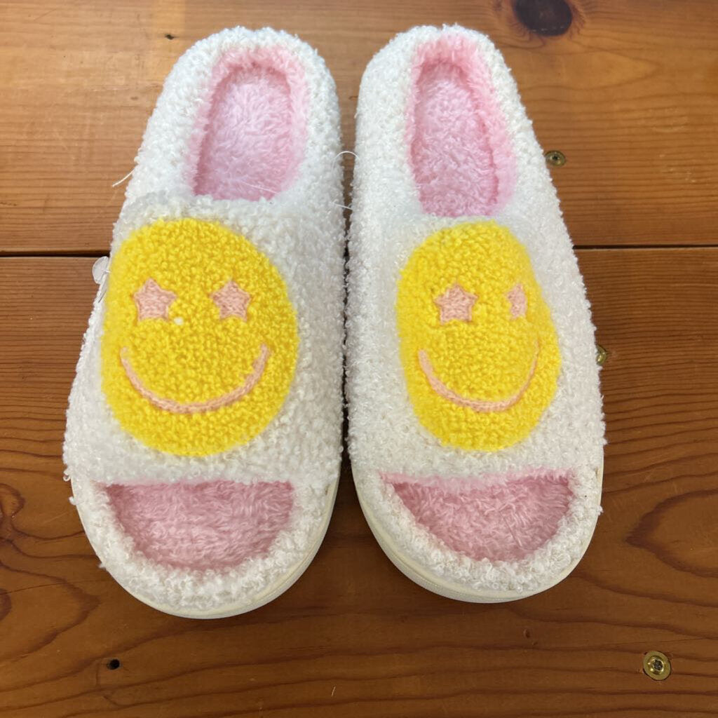 SMILEY FACE SLIPPERS (7-8)