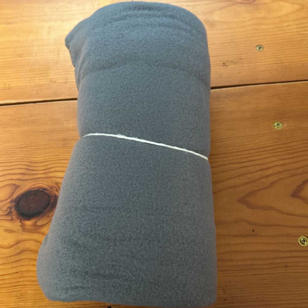 GREY FLEECE THROW 50"X60"