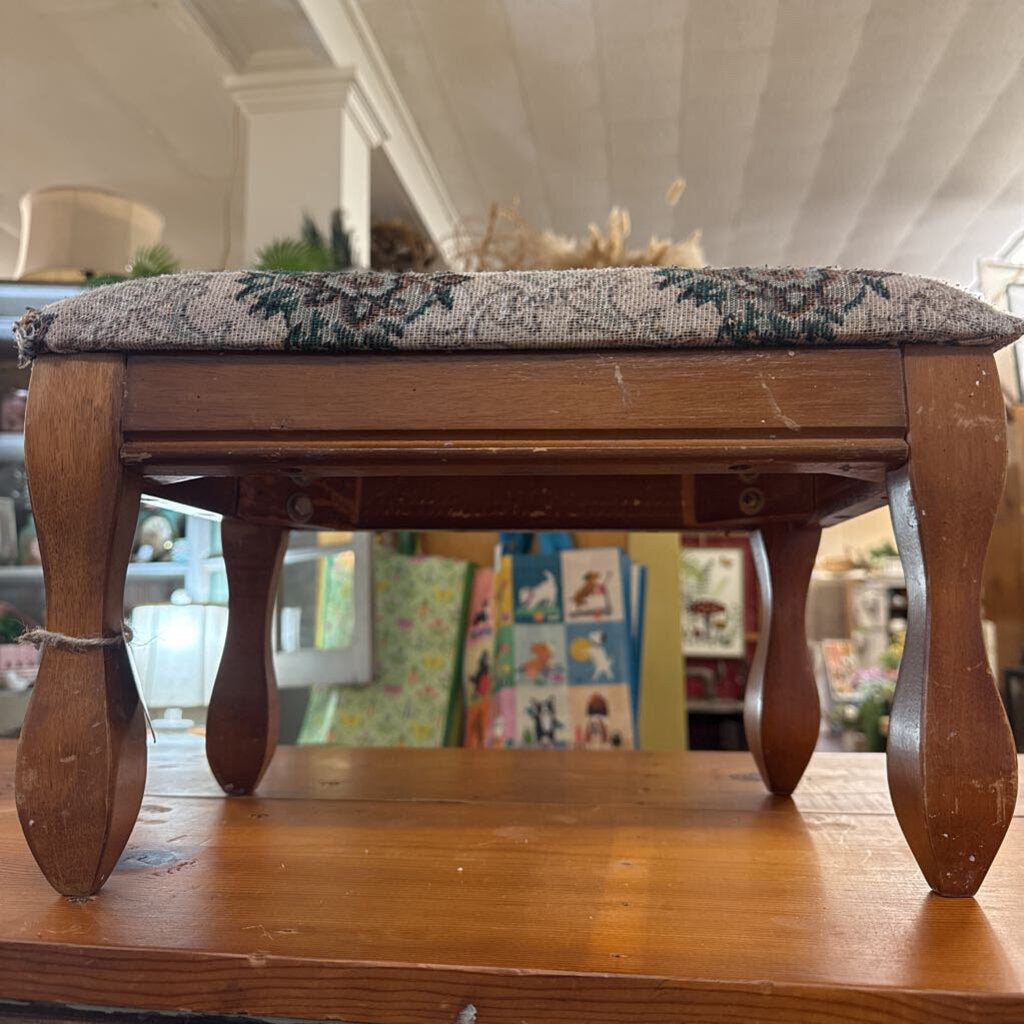 VINTAGE UPHOLSTERED WOODEN BENCH/STOOL