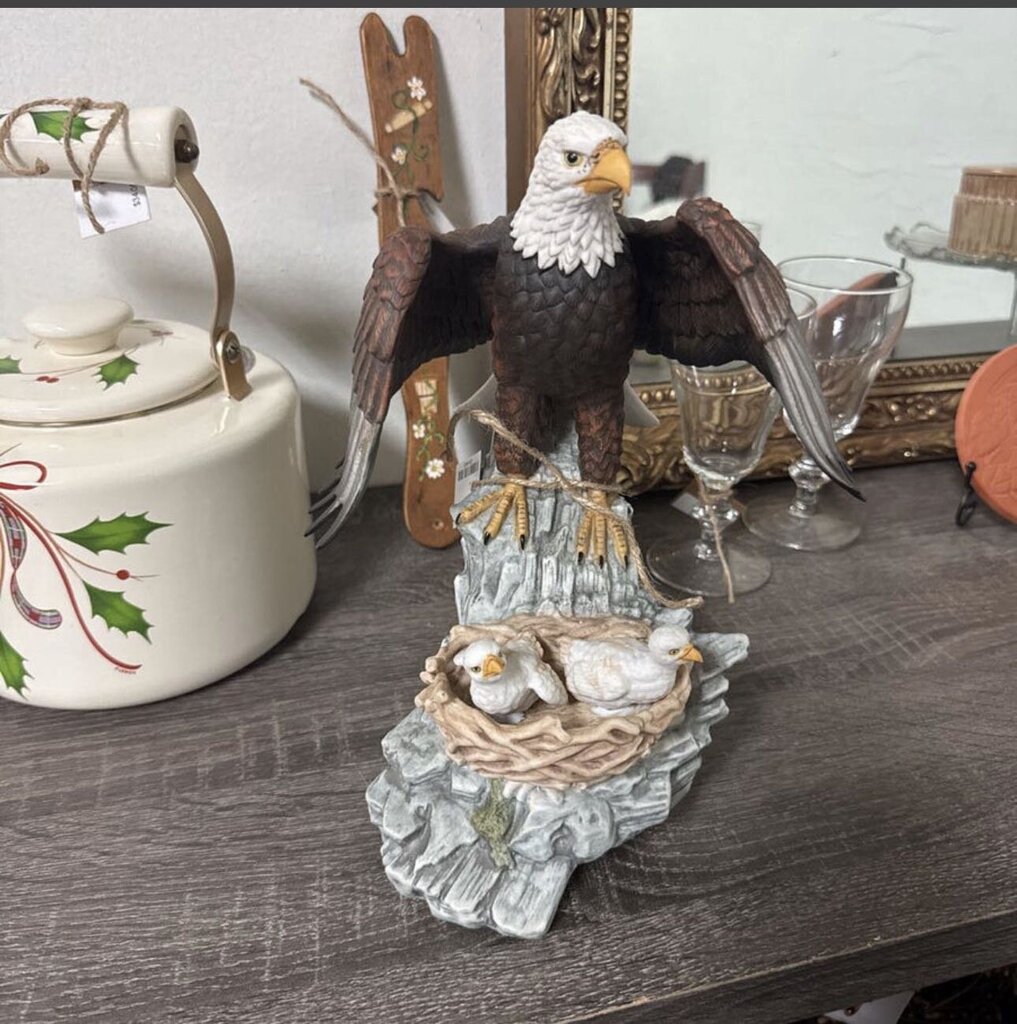 EAGLE WITH NEST DECOR