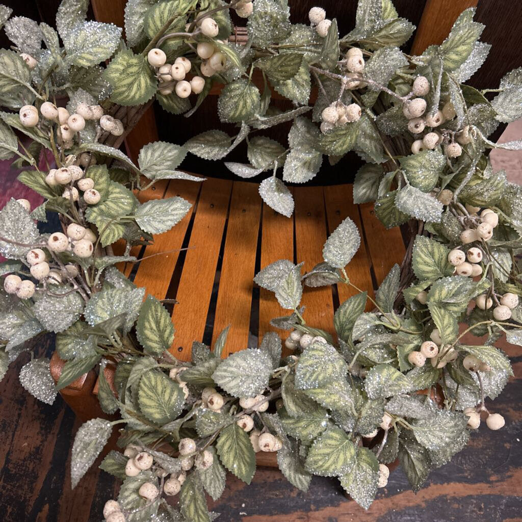 FROSTED WHITE BERRY WREATH