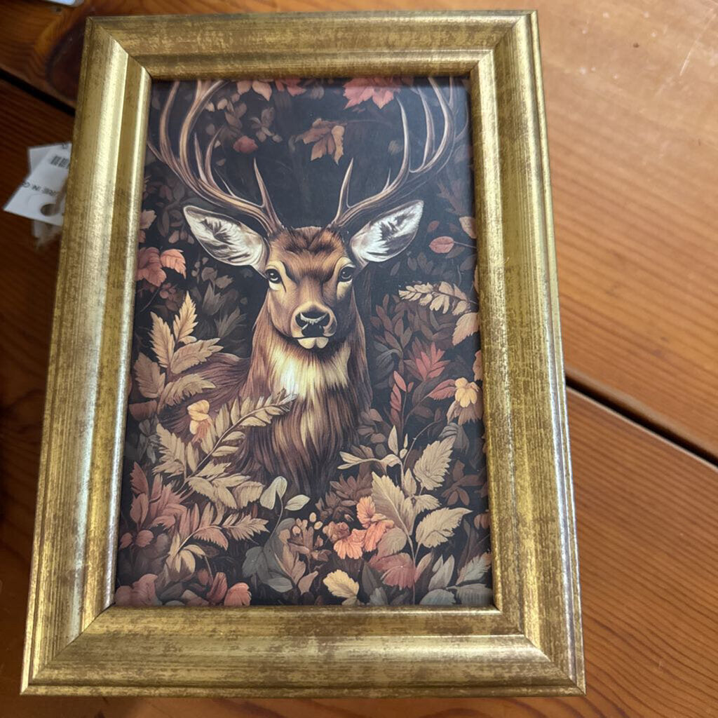 DEER PICTURE IN GOLD FRAME