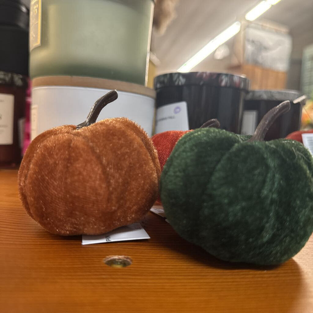 SMALL VELVET PUMPKIN