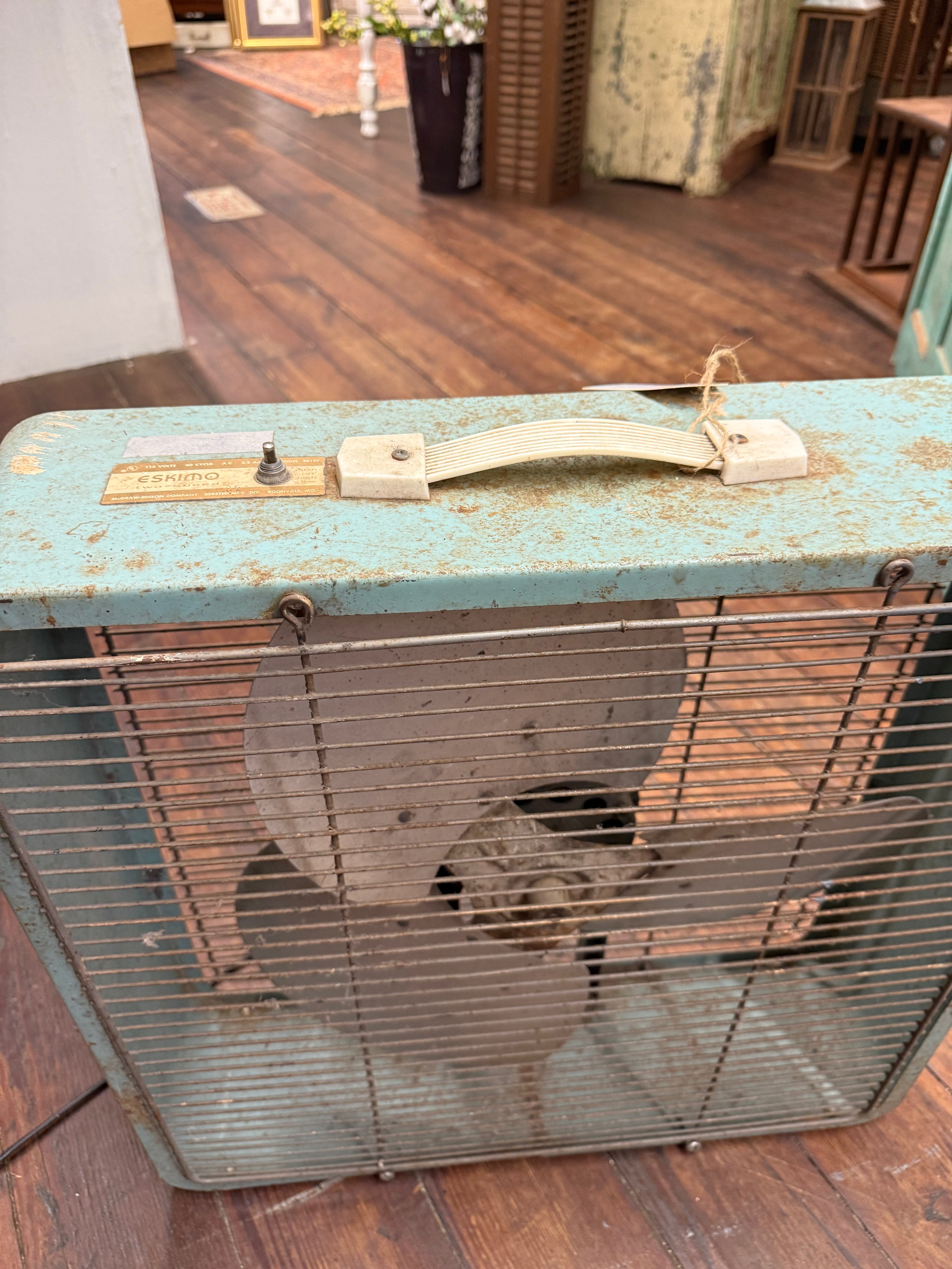VINTAGE BOX FAN (WORKS)