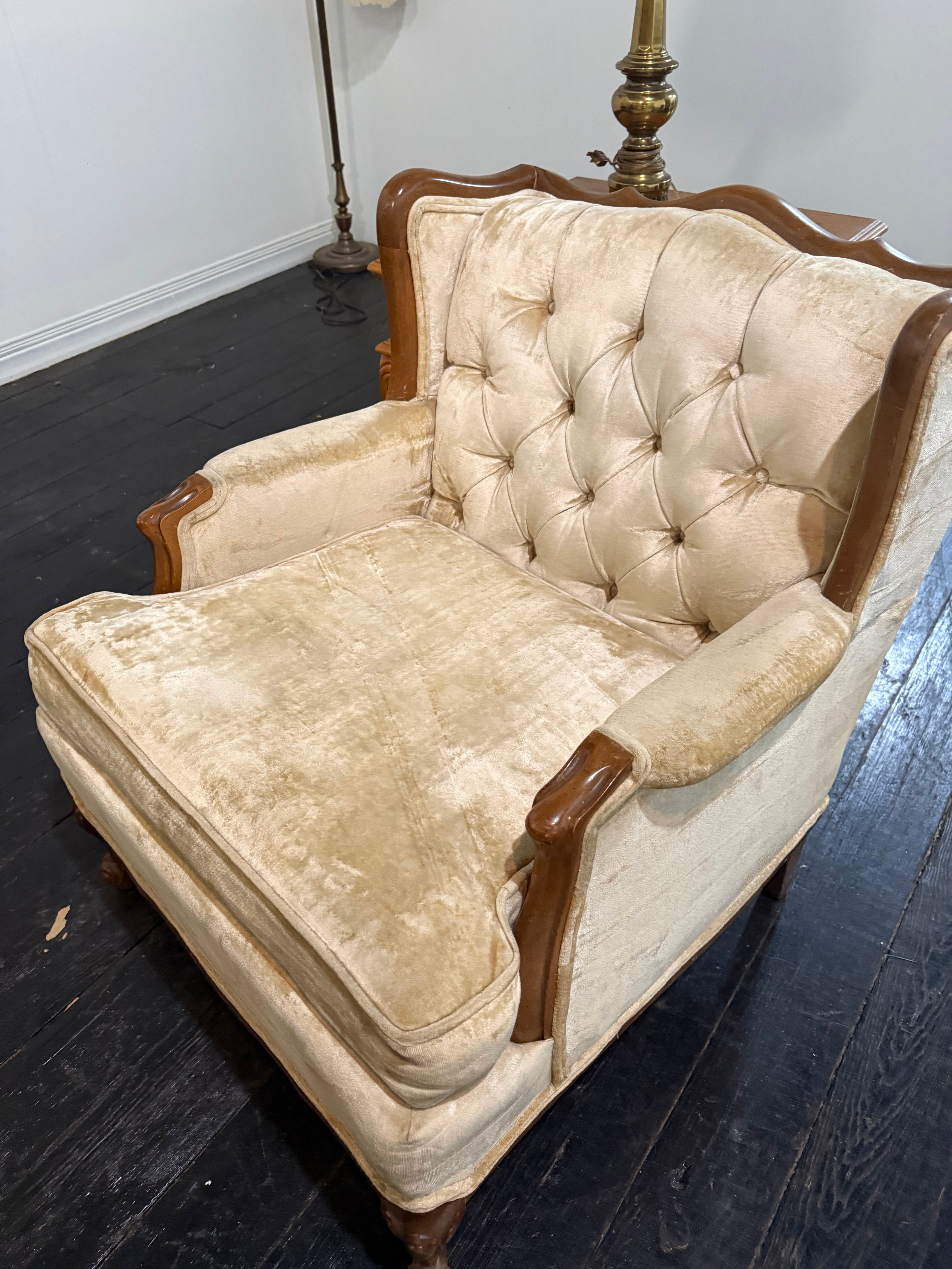 VINTAGE TUFTED SOFA AND CHAIR SET